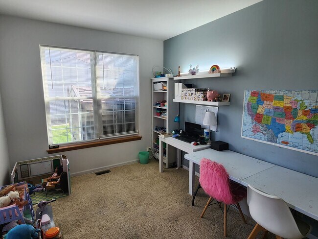 Building Photo - Kenosha 4 bedroom home