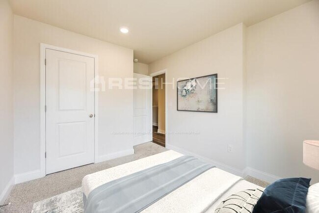 Building Photo - 153 Aurora Ln