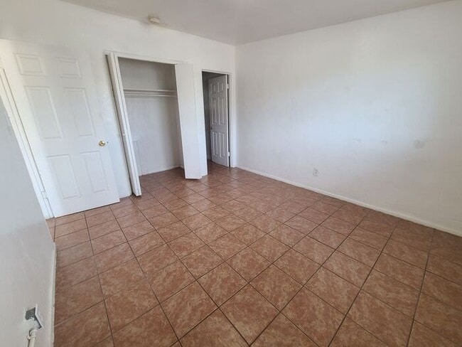 Building Photo - Amazing 1 bedroom 1 bathroom Available now!
