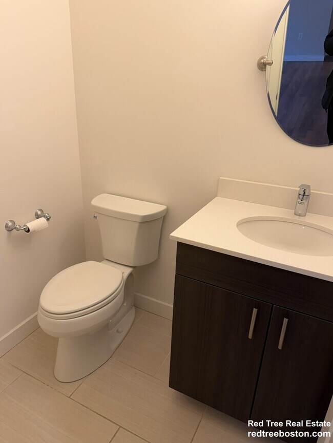 Building Photo - 11 Alder St