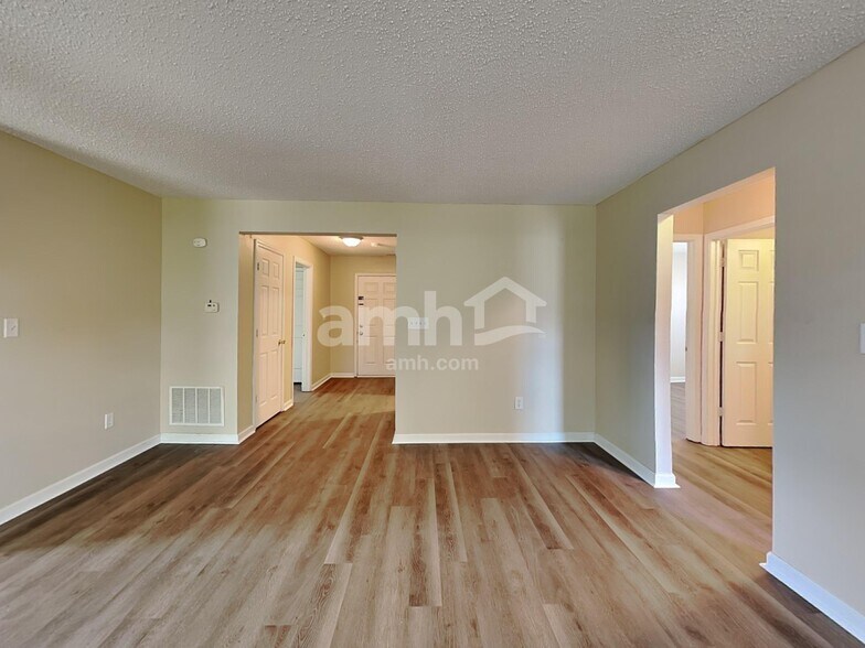 Building Photo - 8039 Red Barn Ct