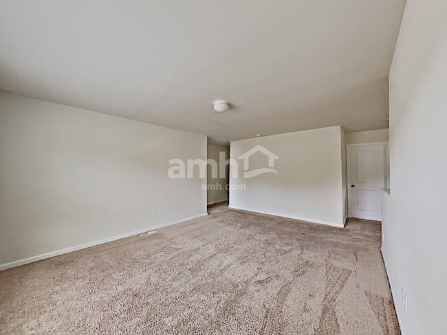 Building Photo - 1760 Chinook Ave