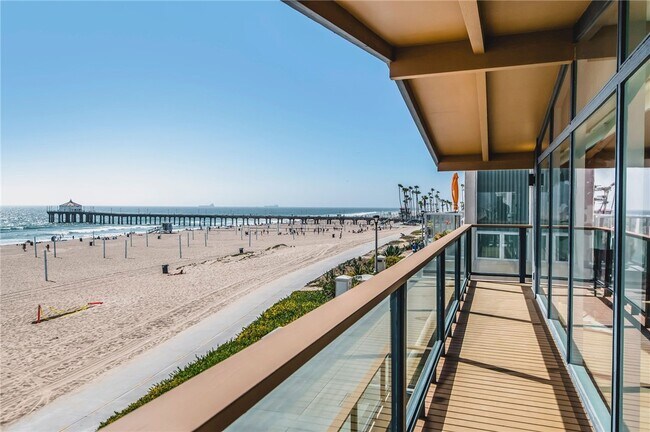 Building Photo - 816 The Strand