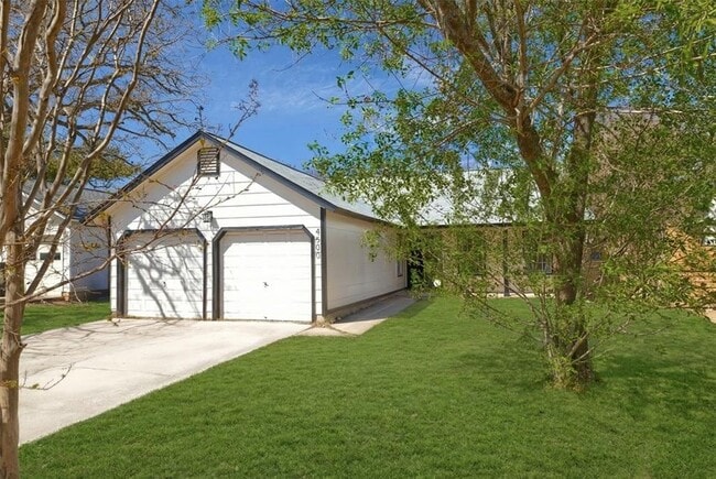 Building Photo - 4500 Sarasota Dr