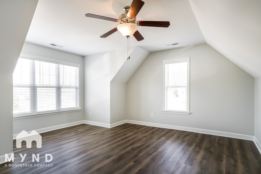 Building Photo - 40 Pinewinds Ct