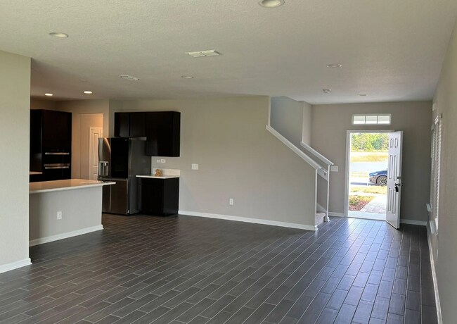 Building Photo - 657 Silver Landing Dr