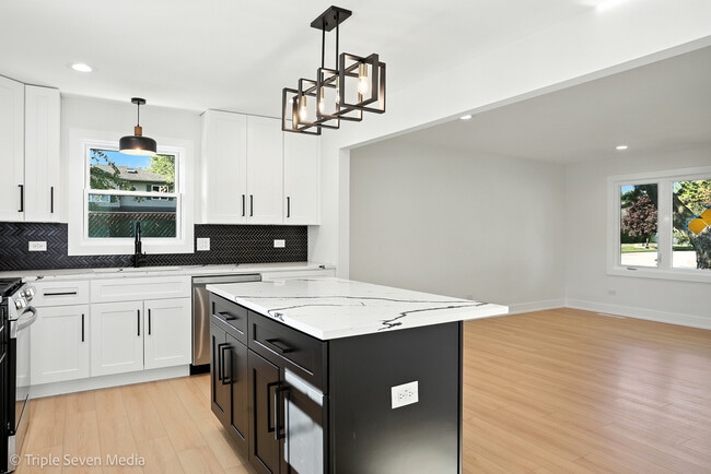 Building Photo - 8053 Newland Ave