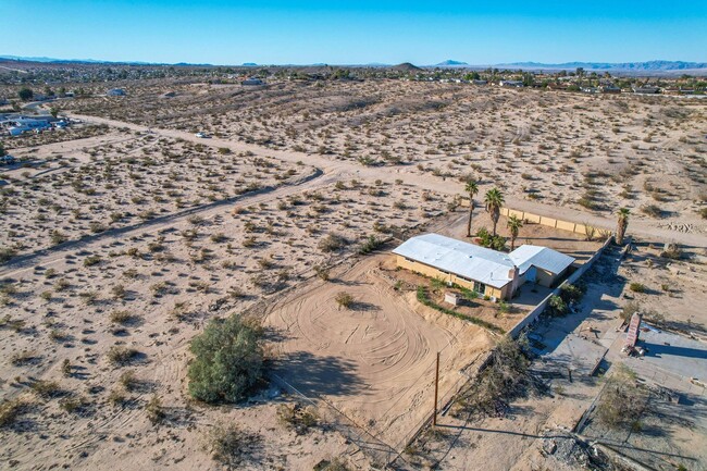 Building Photo - Beautifully Updated Home