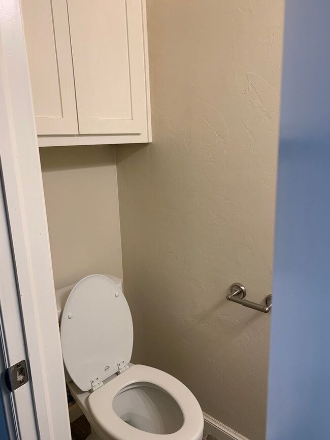 Building Photo - 3 bed, 2.5 bath home in the Enclave