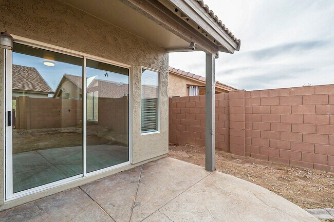 Building Photo - Great home in gated community!