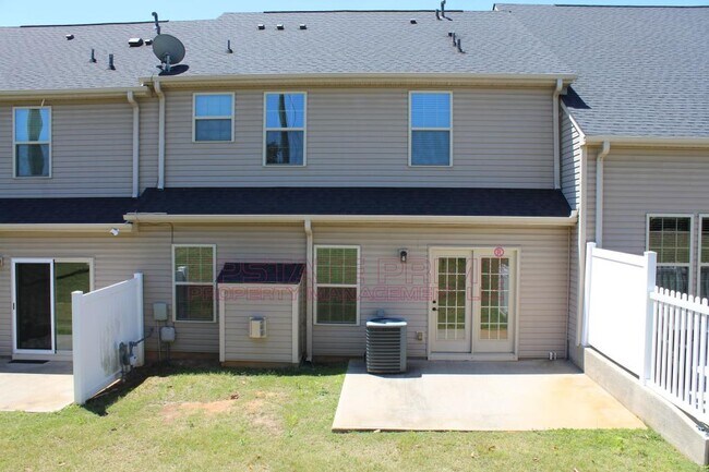 Building Photo - 204 Alderside Pl