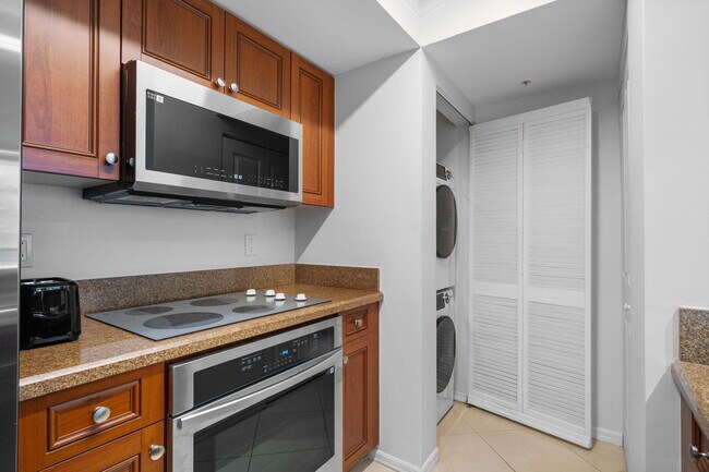 Building Photo - 347 N New River Dr E