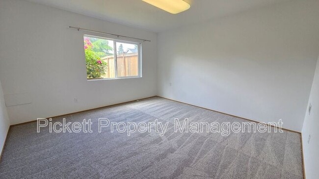 Building Photo - 11615 Breckenridge Ln NW