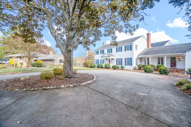 Building Photo - Serene Retreat - Hot Tub, Private Dock & Fire Pit