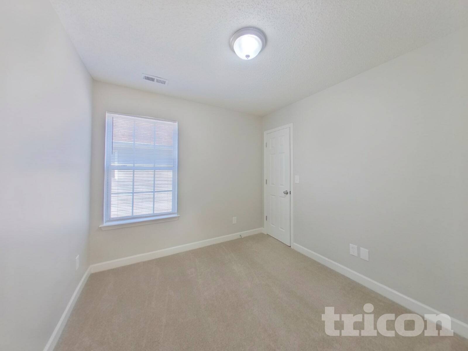 Building Photo - 9245 Simonton Dr