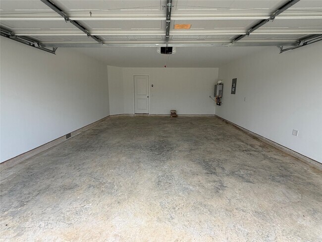 Building Photo - 16718 Spotted Oak Dr