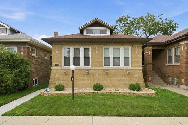 Building Photo - 8326 S Luella Ave