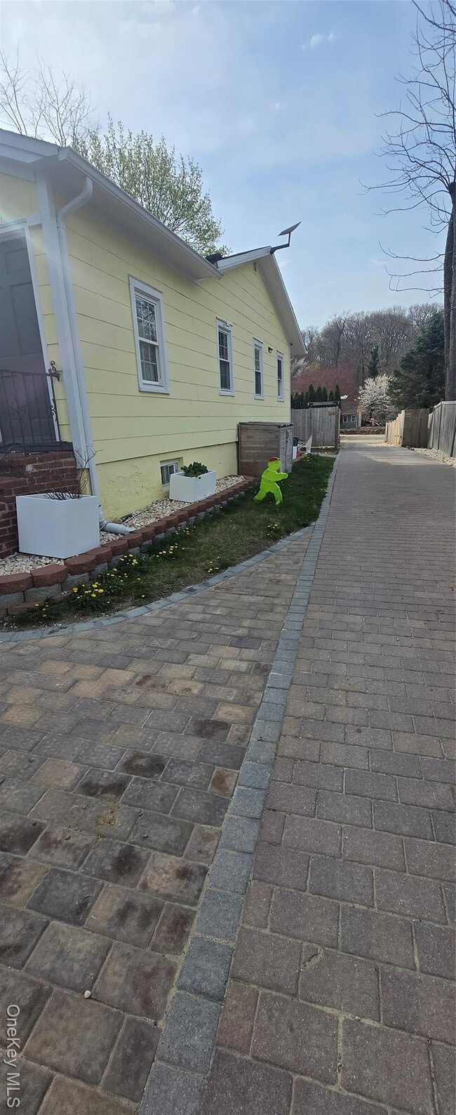 Building Photo - 338 Main St