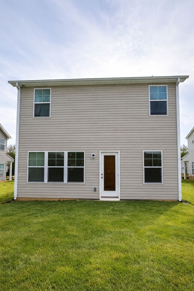 Building Photo - Stunning 3BR 2.5BA Home in Mooresville • 2 Car Garage