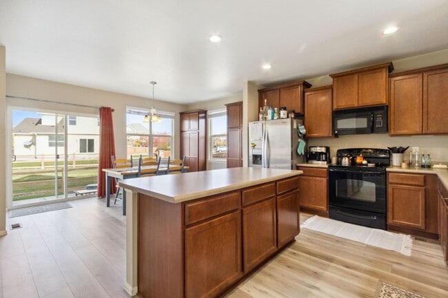 Building Photo - Modern and Updated 3-Bedroom, 2.5 Bathroom Home with Solar in Windshire Park