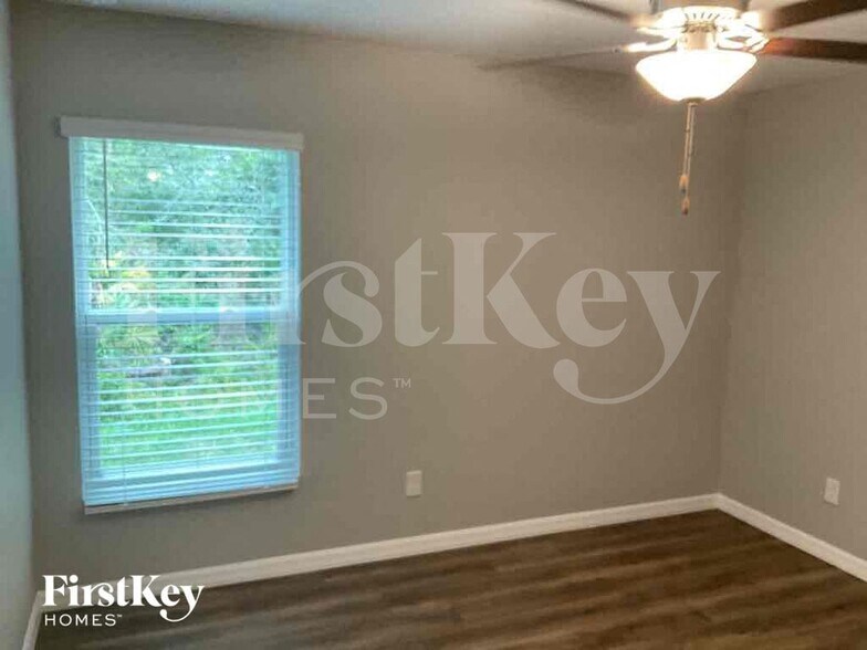 Building Photo - 1235 Desmond St