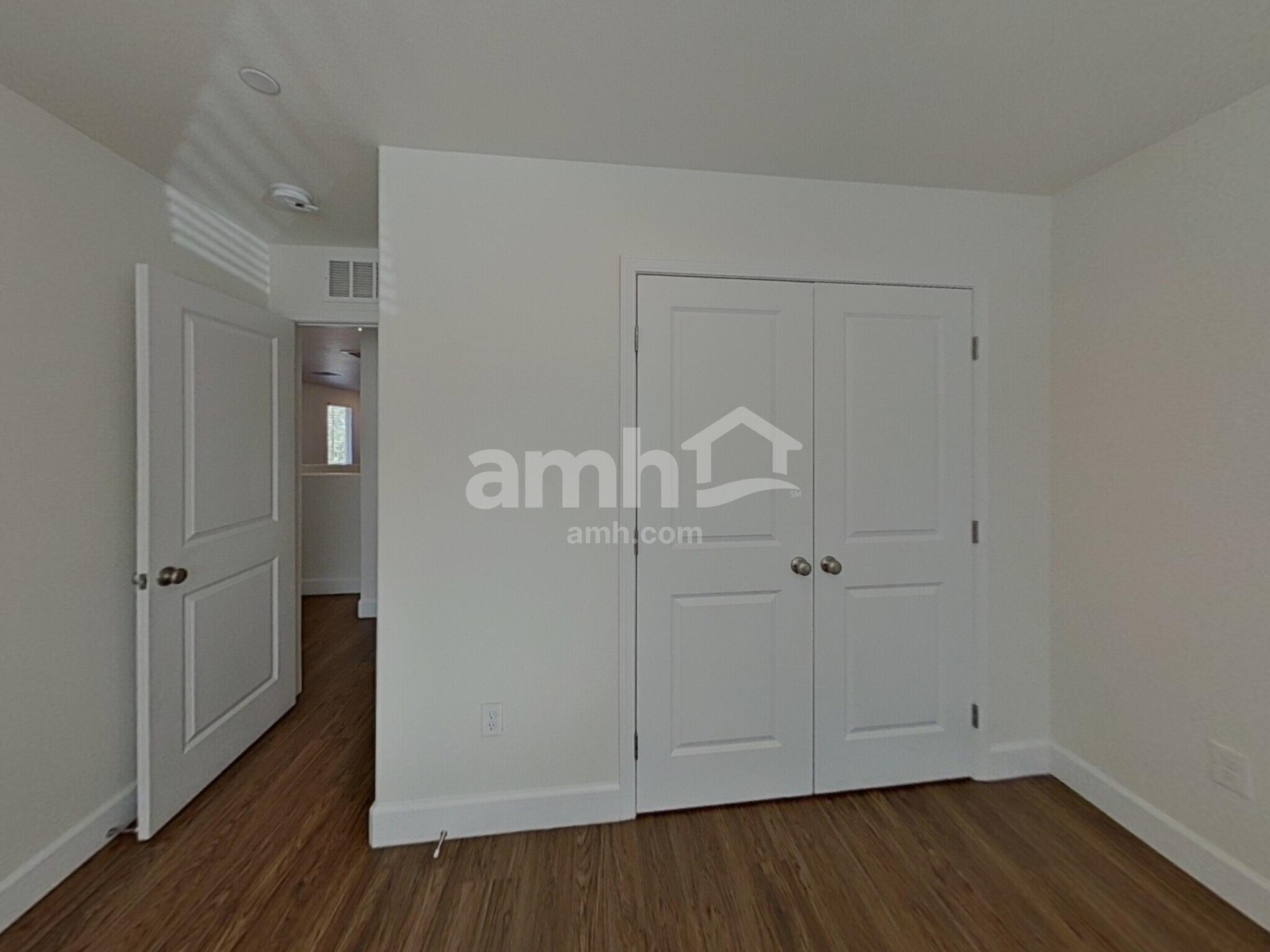 Building Photo - 696 N Water St