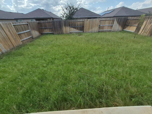 Building Photo - 156 Middle Grn Lp