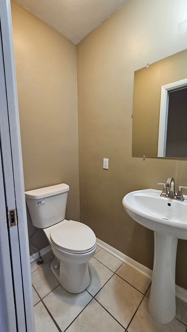 Building Photo - Great Location! Available NOW!