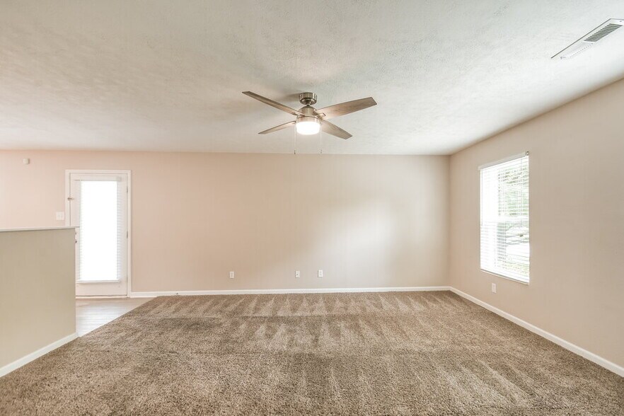 Building Photo - 952 Ravine Dr