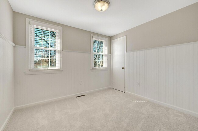 Building Photo - 2015 Freedom Ln