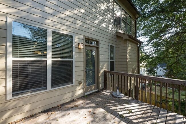 Building Photo - 2707 Silver Hill Terrace SE