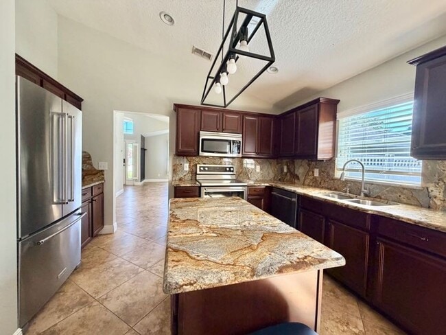 Building Photo - Modern Living Meets Prime Location with this Stunning 4/2!