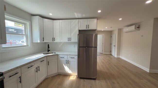 Building Photo - 120 Linden Ave