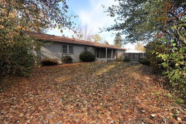 Building Photo - 2 bed 2 bath Hayden rancher duplex
