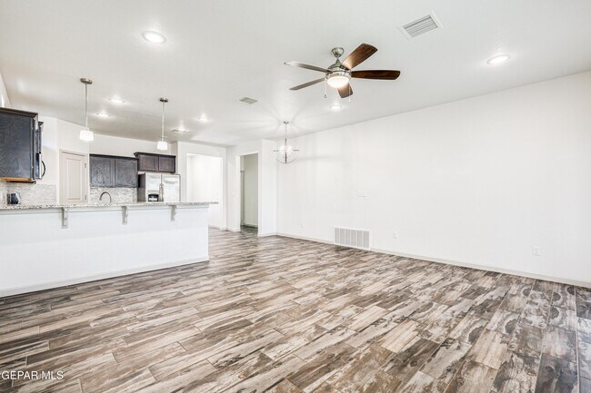 Building Photo - 6557 Toivoa Pl