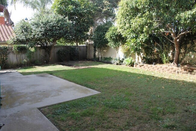 Building Photo - 3Bed/2.5Bath off Poinsettia in Carlsbad!~ ...