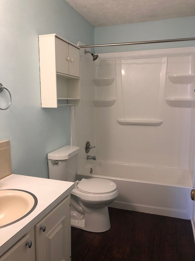 Building Photo - Three Bedroom Townhome near Peaks View Park, Fresh Market, 501 Expressway