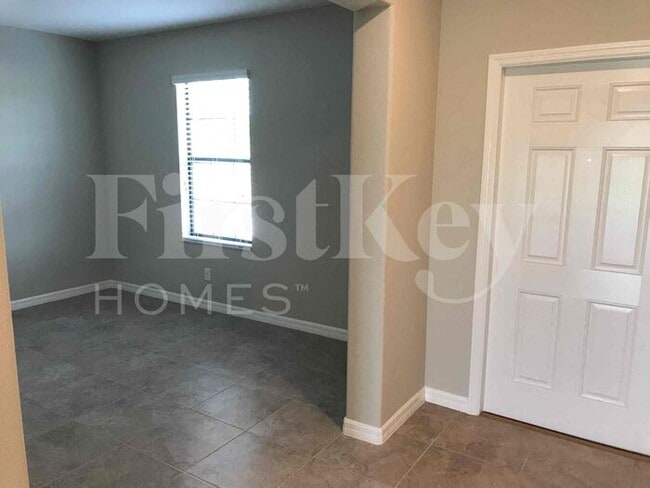 Building Photo - 9652 Sage Creek Dr