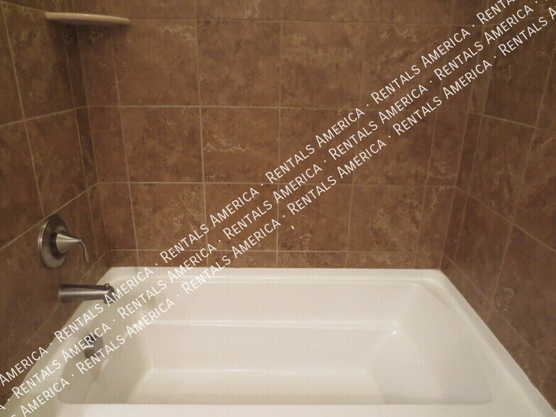 Building Photo - 1133 E Buckingham Ave