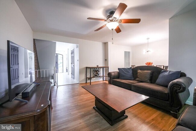 Building Photo - 4908 Sauquoit Ln