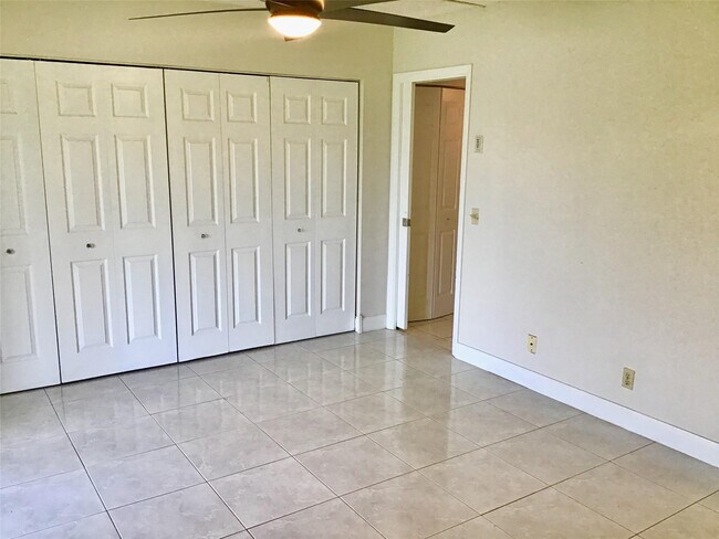 Building Photo - 135 Fanshaw D