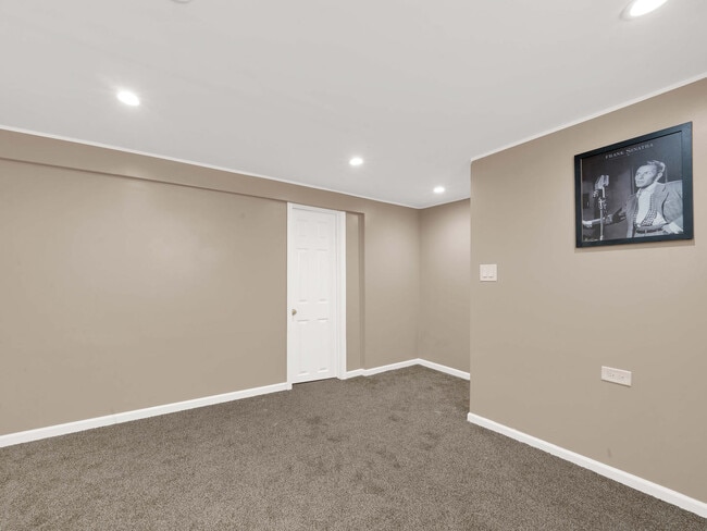 Building Photo - 1631 Clay Ct