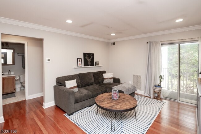Building Photo - 52 Brookside Ln