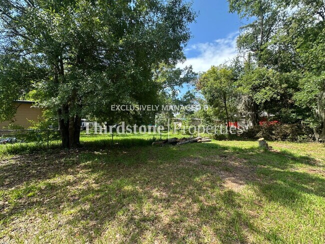 Building Photo - 5638 Vernon Rd