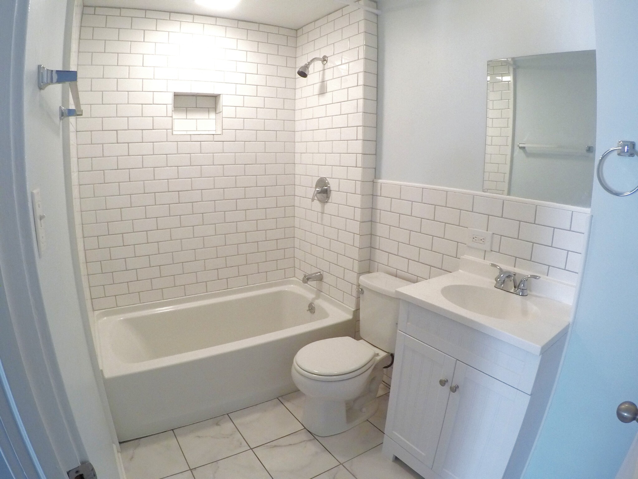 Full Bathroom with tub. - 2051 Bunts Rd