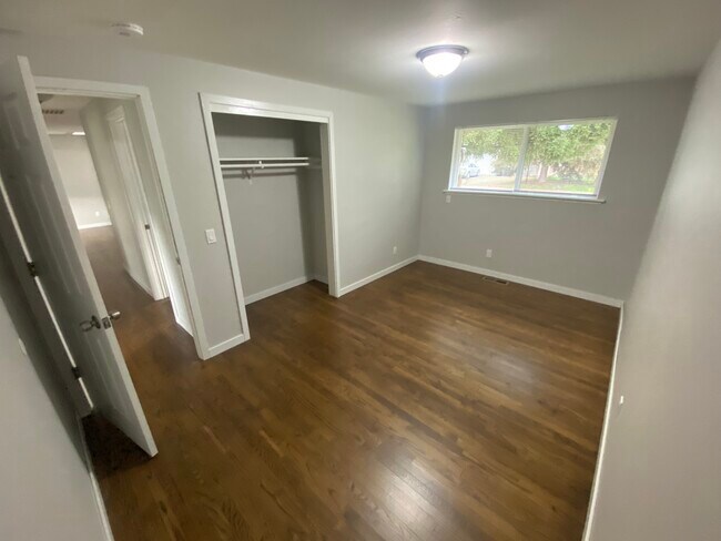 Building Photo - 309 Choker St SE