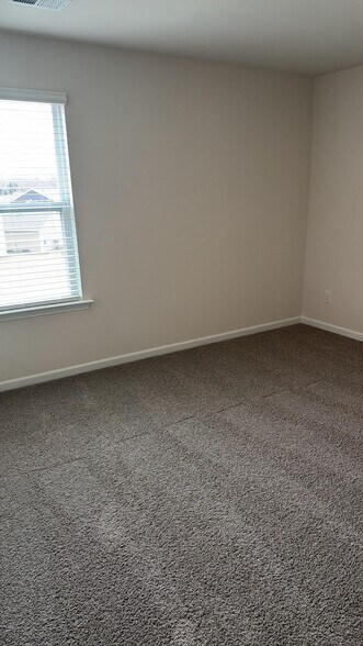 Building Photo - 1614 Yarrow Ln