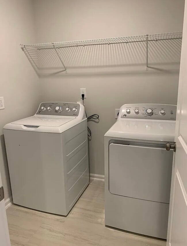 Building Photo - 525 Hazy Hls Ln