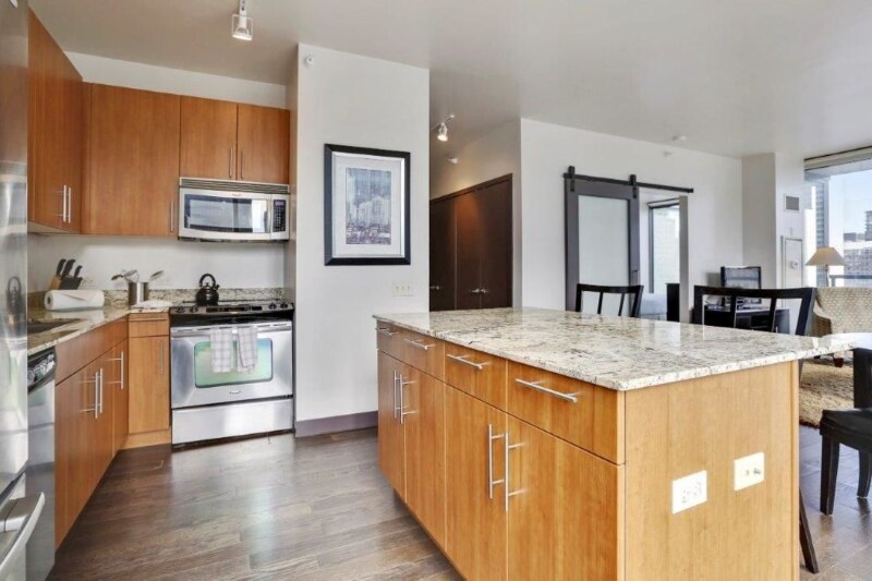 Building Photo - 553 N State St