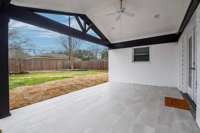 Building Photo - 5642 Cartagena St